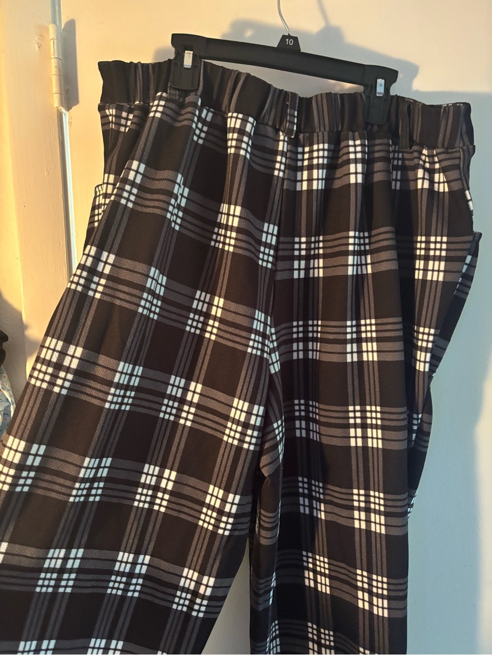 Black & White Plaid Elastic Waist Trousers